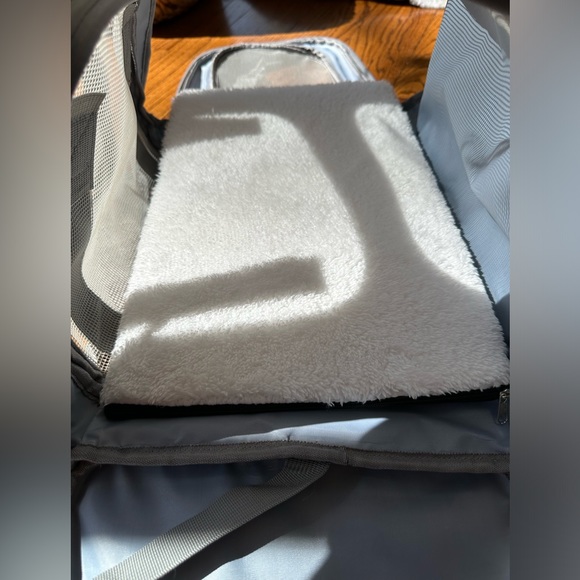 Animal carrier, EUC!! - Picture 7 of 7